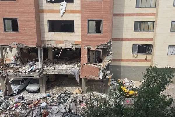 مسؤولون إيرانيون: إسرائيل تقف وراء الحرائق وانفجارات تسرب الغاز في البلاد