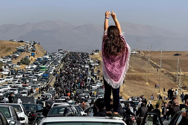 تقرير "هيومن رايتس ووتش" يؤكد "التعذيب والاعتداء الجنسي" ضد متظاهري الانتفاضة في إيران