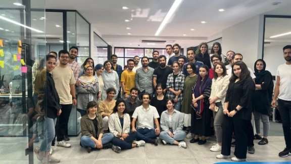 A group photo of Azki employees