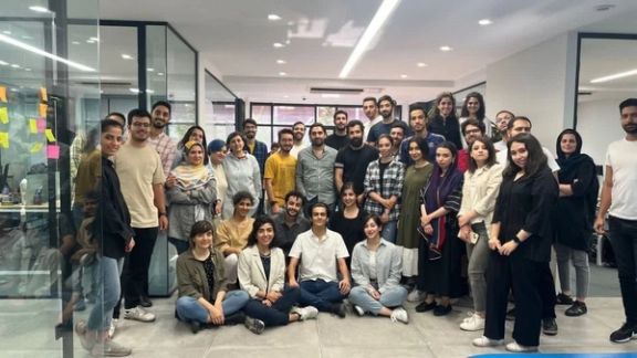 A group photo of Azki employees