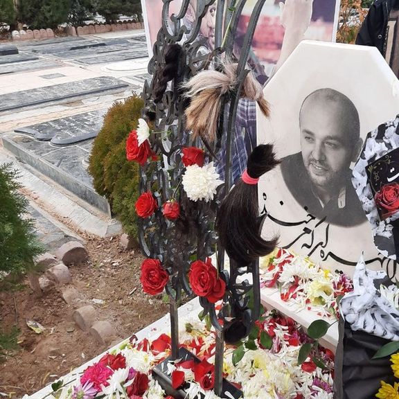 دفن دنیا فرهادی، چهلم علی روزبهانی و مراسم تولدی در مزار فرزین معروفی و علیرضا خوشکاربیاتی