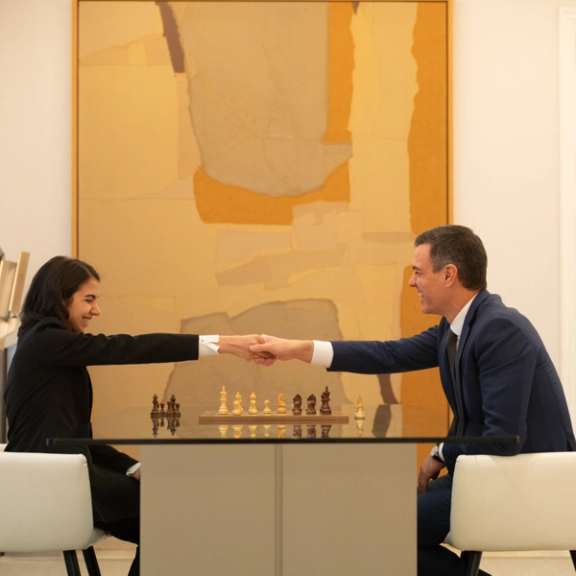 Sarasadat Khademalsharieh and Spanish Prime Minister Pedro Sanchez