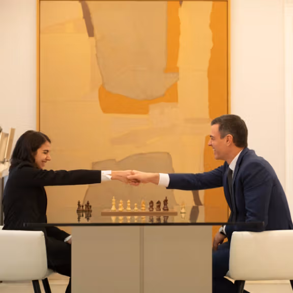Sarasadat Khademalsharieh and Spanish Prime Minister Pedro Sanchez