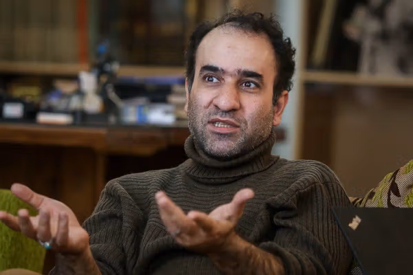 رضا امیرخانی، نویسنده، براثر سقوط با پاراگلایدر، ضربه مغزی شد