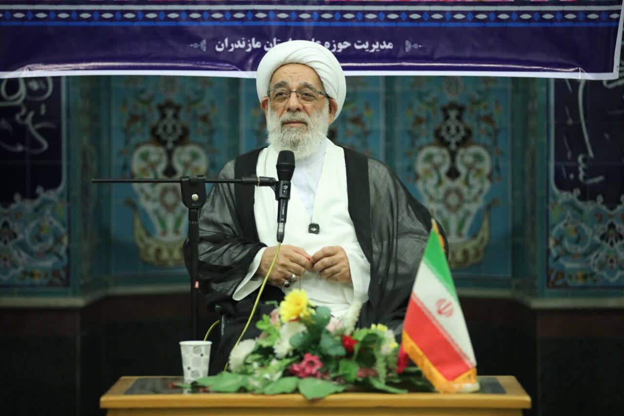 قائم&zwnj;مقام حوزه&zwnj;های علمیه: روحانیت در کنار مردم تا کمر دشمن را نشکند، دست بر نخواهد داشت