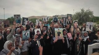 مقاومت خانوادههای دادخواه مقابل فشارهای مستمر امنیتی در سال گذشته