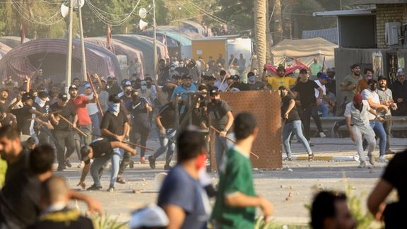 Supporters of Iraqi populist leader Moqtada al-Sadr clash with supporters of pro-Iran groups, August 29, 2022