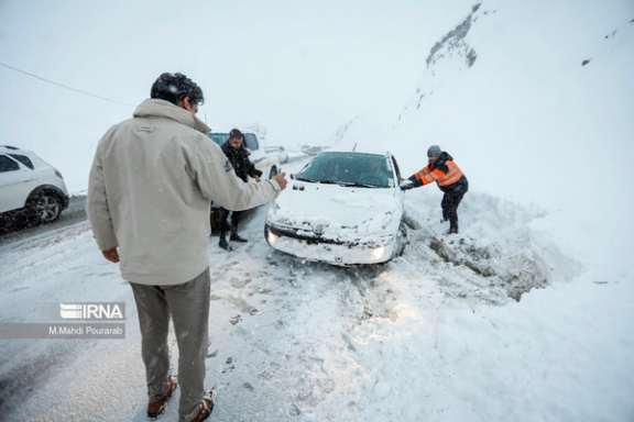 People stuck in snow on Chalus Road, linking the capital Tehran to the Caspian Sea coasts (January 2024)