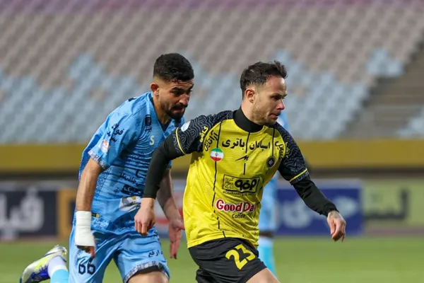 سپاهان ۱-۰ چادرملو؛ رستگاری در آخرین دقیقه، سپاهان با یک بازی کمتر، صدرنشین نیمفصل شد