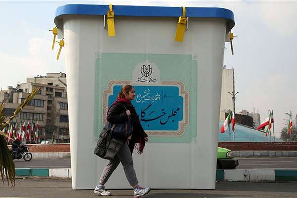 اعتبروها "مسرحية".. السجناء السياسيون والنشطاء المدنيون في إيران يؤكدون مقاطعة الانتخابات