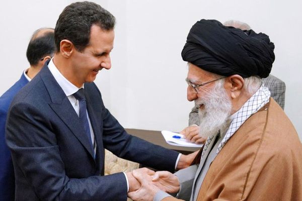 "فايننشال تايمز": تكلفة "تقاعس" الأسد على النظام الإيراني "باهظة" وطهران فقدت ثقتها فيه