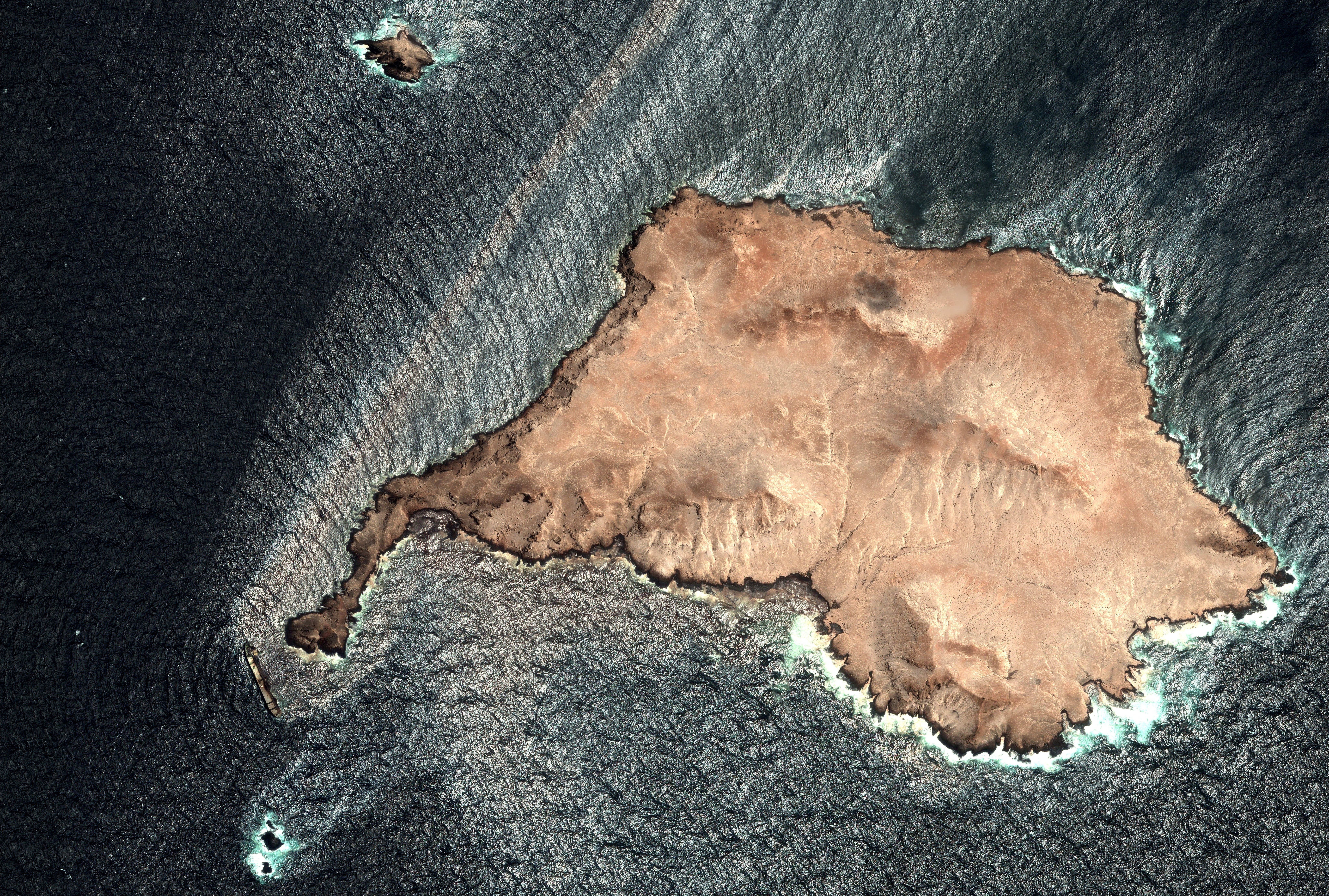 A satellite image shows the damaged vessel Caroline Bezengi and an oil slick off the Hallaniyat Islands, off the coast of Dhofar Governorate, Oman, August 5, 2026