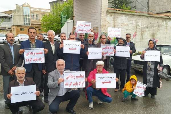 أحكام بالطرد والتقاعد الإجباري والنفي بحق 14 معلماً في كردستان إيران