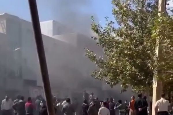إيران: إطلاق نار على متظاهرين في مريوان.. وهجوم على مقر عسكري في معشور