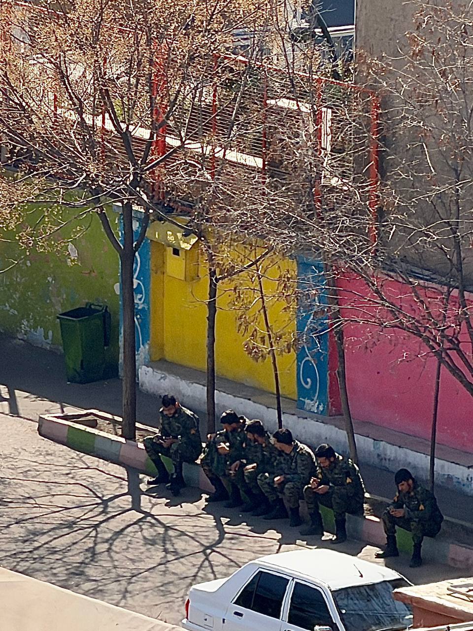 استفاده نیروهای نظامی از مدارس و اماکن عمومی برای فرار از حمله