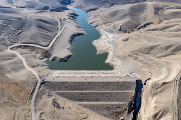 مقام وزارت راه و شهرسازی: بحران آب شوخیبردار نیست