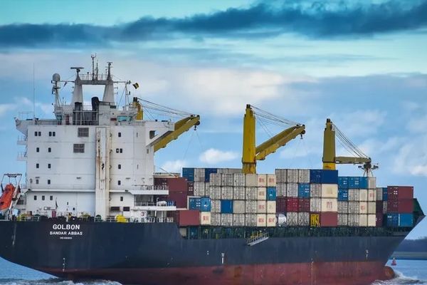 سفينتان إيرانيتان في طريقهما من بكين إلى طهران تحملان مواد لإنتاج وقود صلب للصواريخ