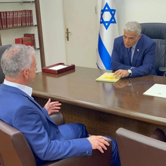 Israel’s Prime Minister Yair Lapid (right) in a meeting with Mossad Director David Barnea