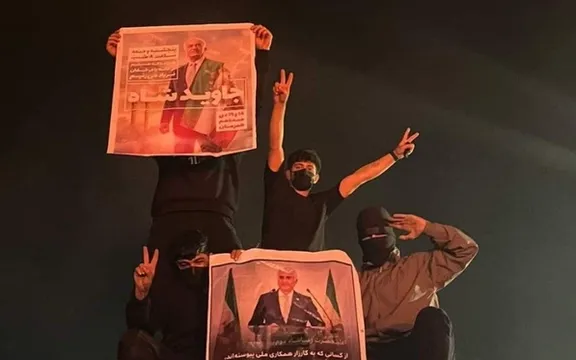 دانشآموزان مدرسهای در تهران در اعتراض به سخنرانی ۲۲ بهمن شعار «جاوید شاه» سر دادند