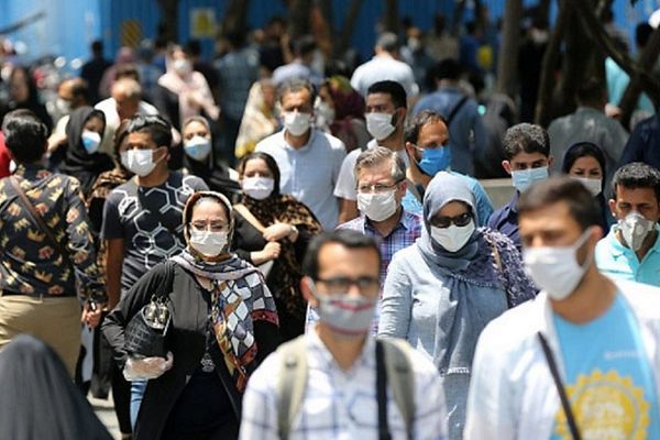 مسؤول في الصحة الإيرانية: احتمال ارتفاع إصابات كورونا إلى أكثر من 100 ألف شخص يوميا