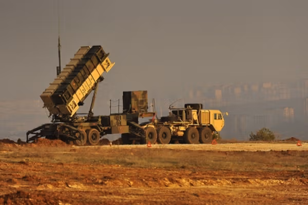 آمریکا در پایگاه العدید قطر موشکهای پاتریوت را بر پرتابگرهای متحرک مستقر کرده است