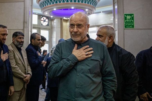 رئيس البرلمان الإيراني: العدو يرسل رسائل تفاوض علناً ويخطط لغزو بري سراً