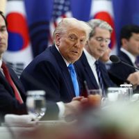 ترامپ پیش از دیدار با شی: دستور آغاز فوری آزمایش سلاحهای هستهای را صادر کردهام