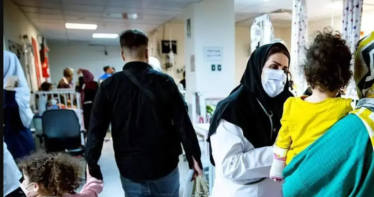 الأطفال وكبار السن في مرمى الخطر.. "الإنفلونزا" تجتاح إيران وتلوث الهواء يفاقم الأزمة