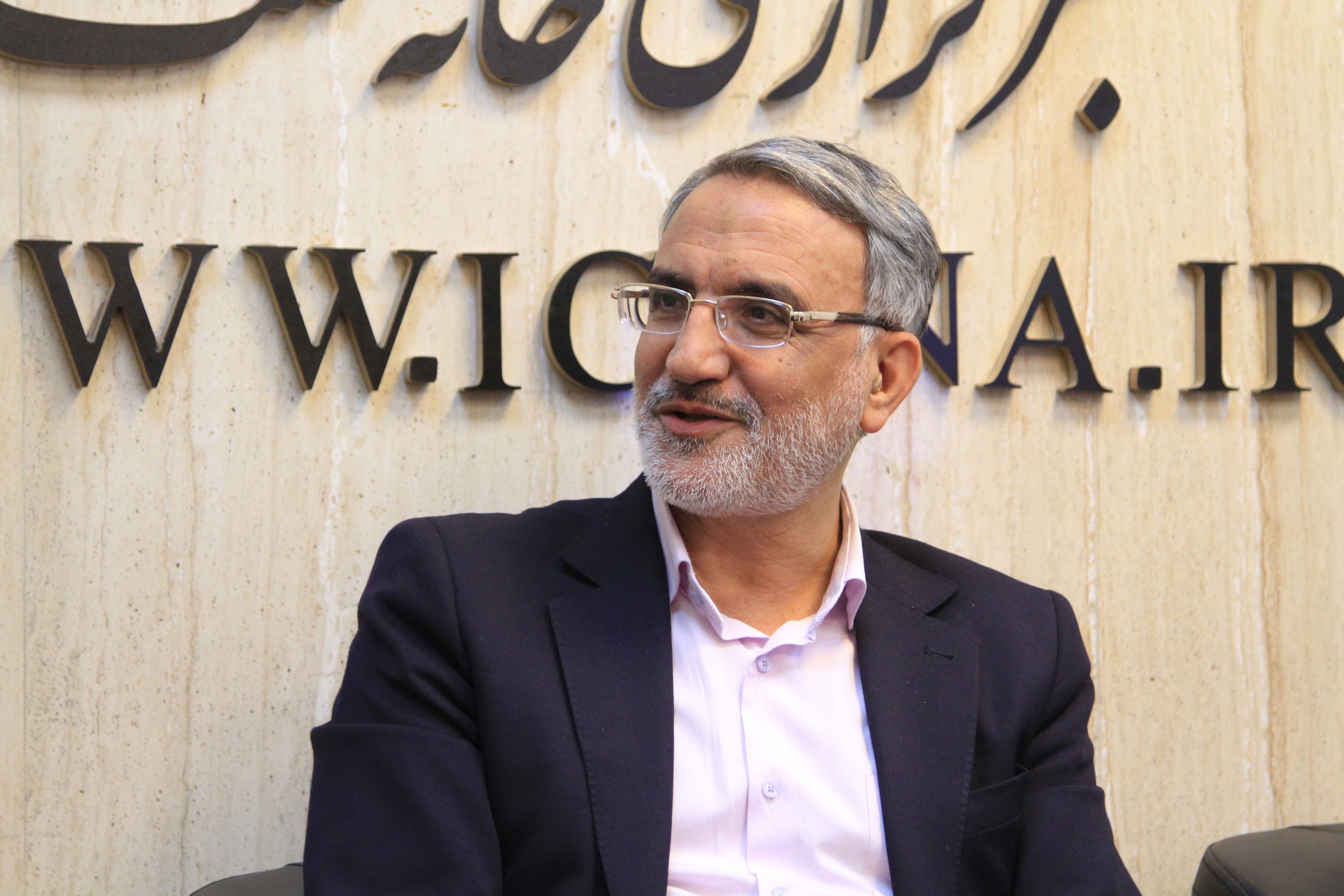 معینی، نماینده کاشان: بی‌حجابی در خیابان‌ها دل هر مرد و زن غیرتمندی را به درد می‌آورد