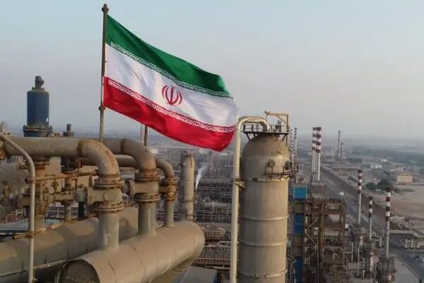 صحيفة "إيران" الحكومية: بيع النفط المخفض أكثر ربيحة من مخاطر العقوبات الأميركية