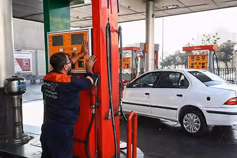 تعمیرکاران از افزایش خرابی خودروها همزمان با افت کیفیت بنزین میگویند
