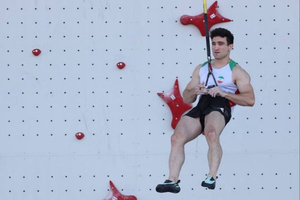 رياضي إيراني تعليقًا على الاحتجاجات: البيت منهار من الأساس