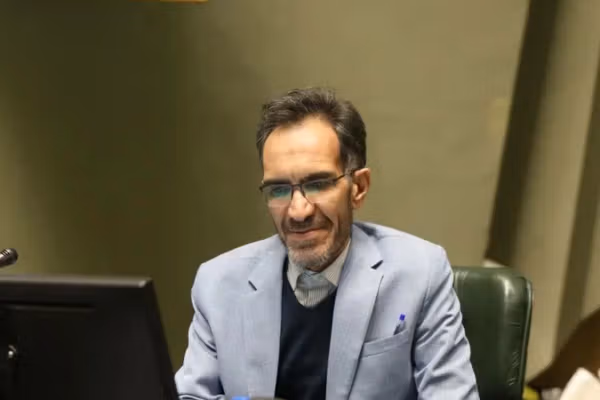 بیات، نماینده مجلس: وضع تنگه هرمز را قدرت نظامی تعیین میکند، نه هیاهوی شبکههای اجتماعی