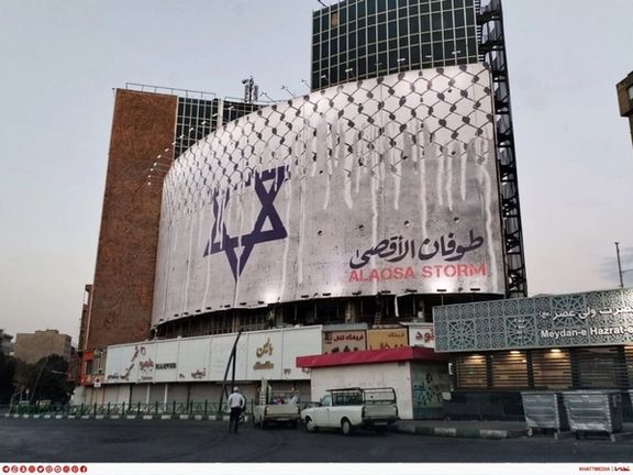 A mural at Tehran’s Vali-Asr square in support of the attack on Israel, what Hamas calls “the operation al-Aqsa storm.” Under the control of an IRGC-linked advertising agency, this specific billboard in one of Tehran’s main squares works as a vessel for the regime to promote its propaganda.