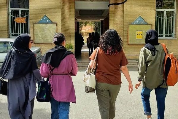 تفاصيل "قانون الحجاب الجديد" تثير "مخاوف واسعة" لدى الإيرانيين وأنصار بزشكيان يحذرونه