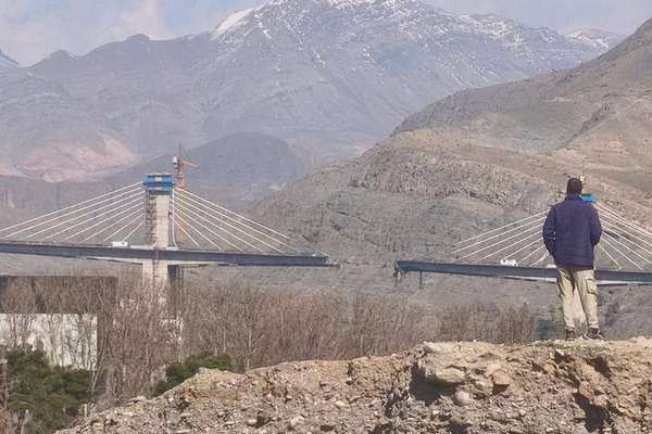 أمل وغضب ويأس.. ردود فعل متباينة لمتابعي "إيران إنترناشيونال" على الهدنة بين طهران وواشنطن