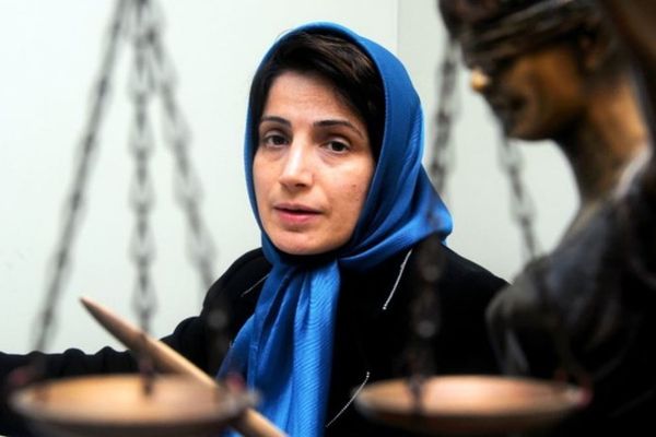 ناشطة إيرانية معتقلة تشيد بالمقاومة في أوكرانيا: إنها حرب بين الديمقراطية والديكتاتورية