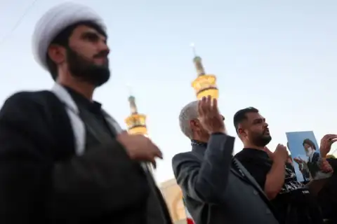 دیکتاتور کشتهشده ایران امروز در مشهد دفن میشود