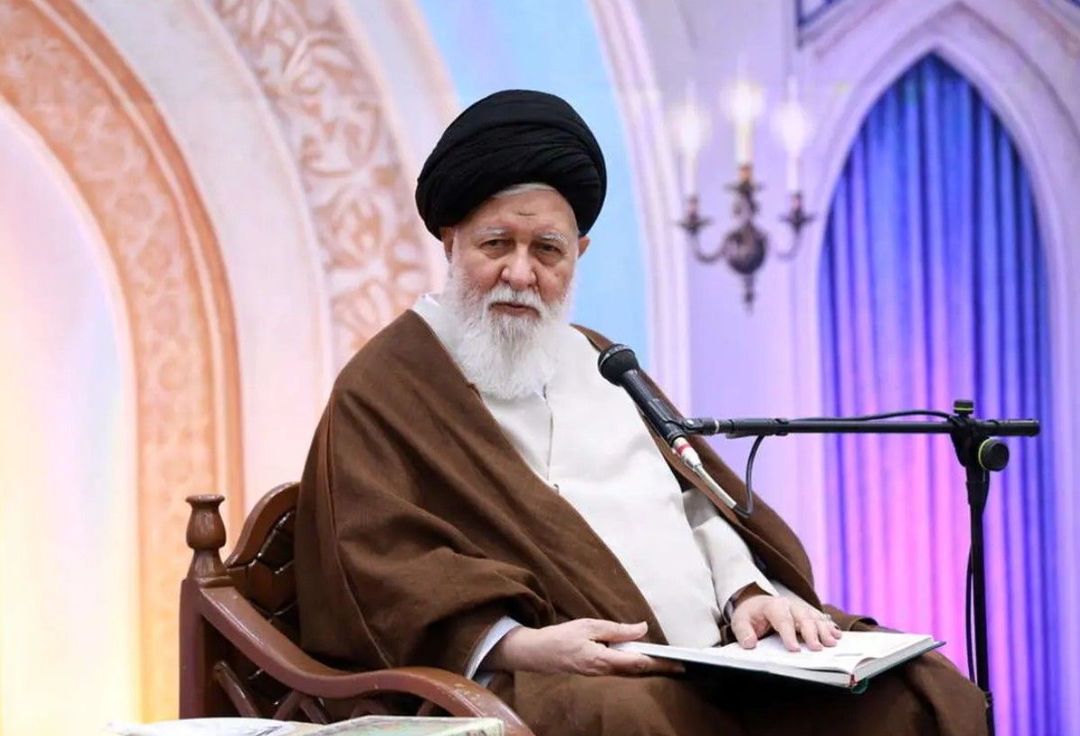 امام جمعه مشهد: مذاکره از نظر آمریکا به معنای تسلیم شدن است