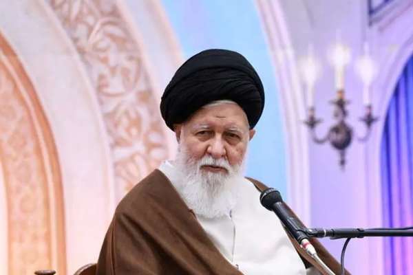 امام جمعه مشهد: مذاکره از نظر آمریکا به معنای تسلیم شدن است