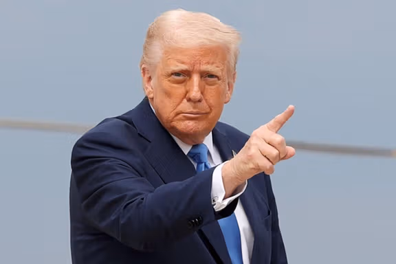 ترامپ: با وجود بازگشایی تنگه هرمز، محاصره دریایی علیه جمهوری اسلامی برقرار خواهد ماند