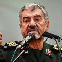 الصراع يتصاعد..مستشار روحاني يهدد القائد الأسبق للحرس الثوري الإيراني بفتح "صندوق باندورا"
