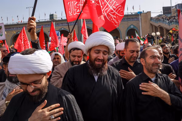 تشییع جنازه خامنهای؛ از جنجال تغییر مسیر در تهران تا ابهام درباره نماز میت در نجف