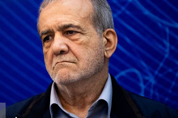 الرئيس الإيراني ينتقد تدشين المشاريع الحكومية دون توفر ميزانية