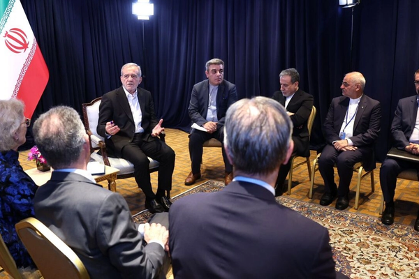 حفل عشاء رؤساء إيران في أميركا.. اهتمام إعلامي وضيوف يغطون وجوههم