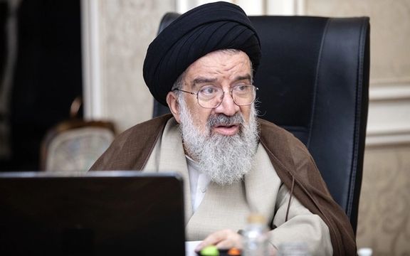 خاتمی، امام جمعه تهران: ترامپ خود را به دیوانگی زده اما ملت ایران او را دیوانهتر میکند