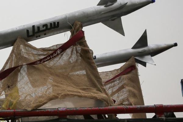 صحيفة خامنئي: إيران أصبحت اليوم أكثر استعدادًا لخوض الحرب