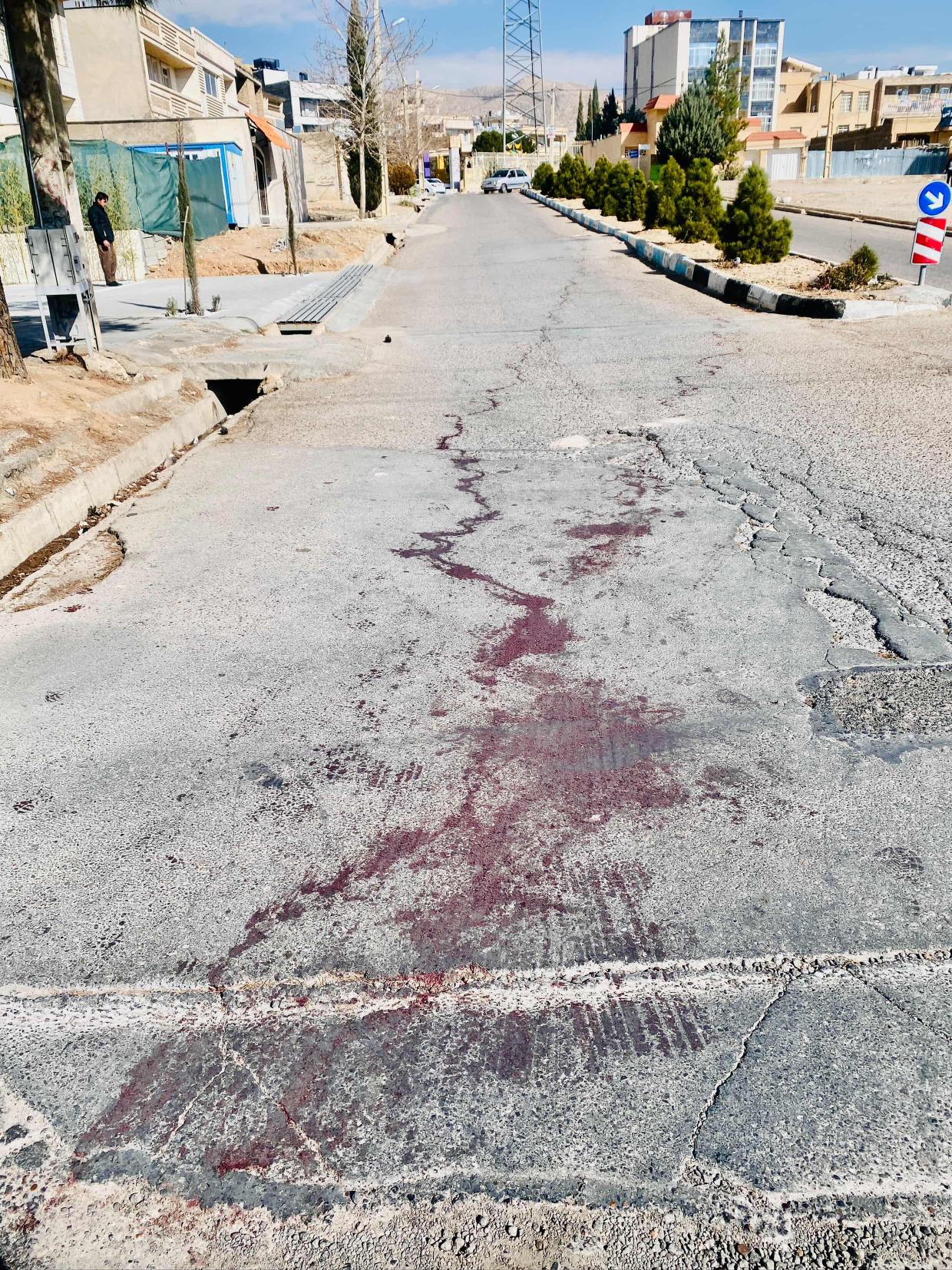 شاهد عيان من كرج: نقل جثث القتلى بالجرافة