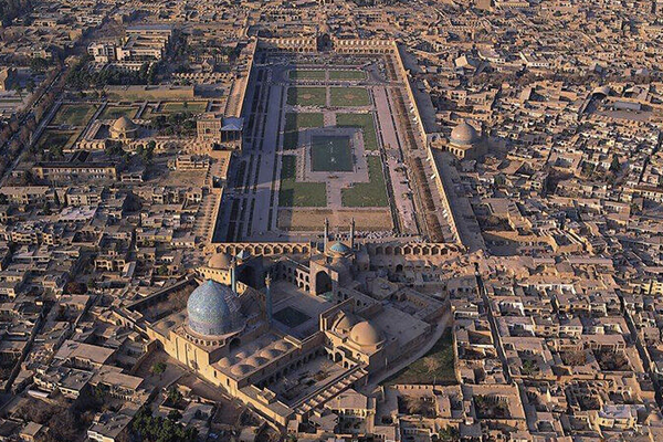 السلطات الإيرانية تُبلغ عددا من البهائيين في أصفهان بمصادرة منازلهم عبر رسائل نصية