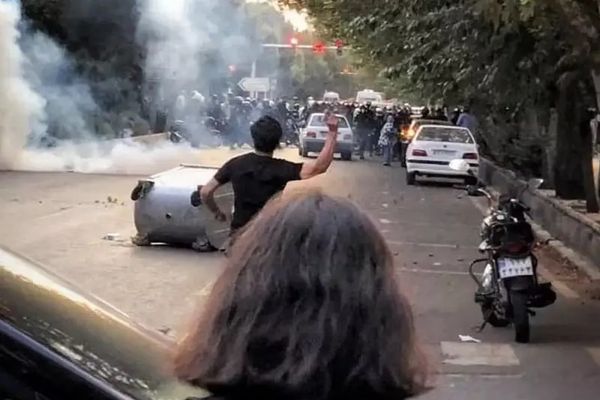 منظمة حقوق الإنسان الإيرانية تعلن مقتل أكثر من 570 متظاهرا خلال احتجاجات العام الماضي